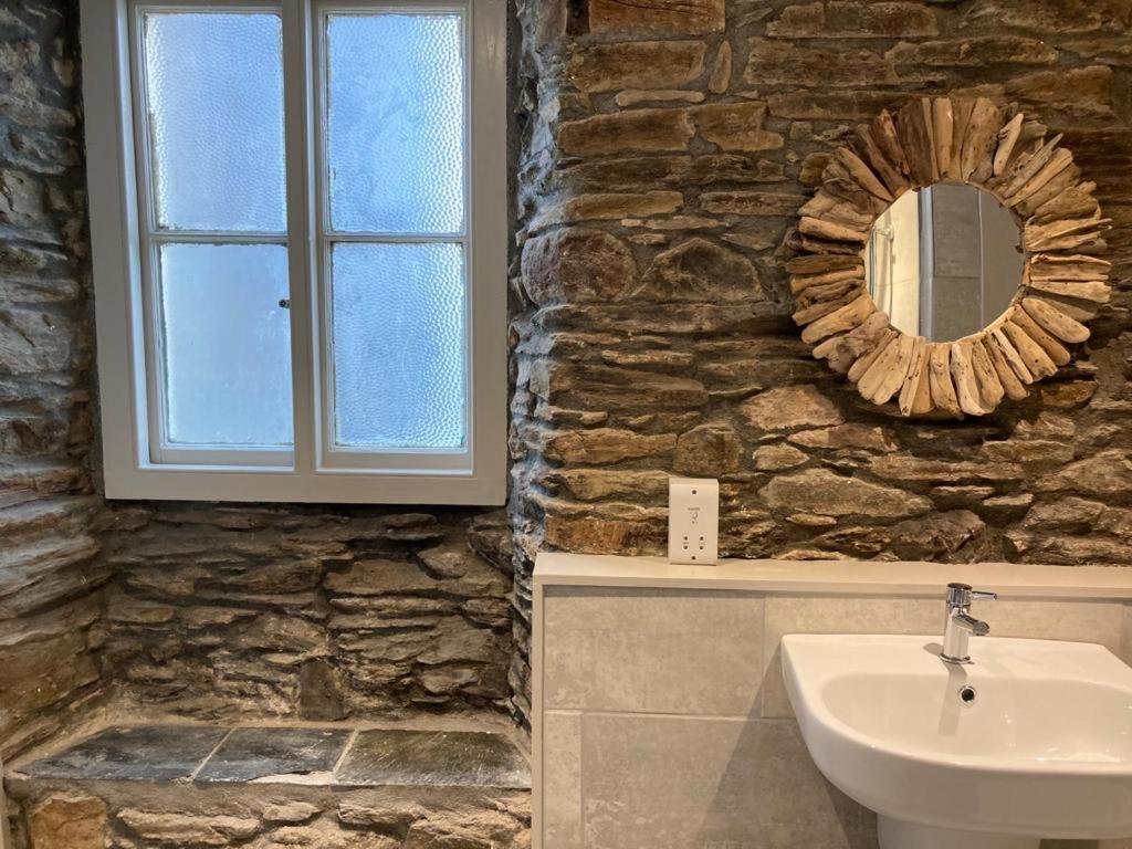 "Prospect House" - Two Private Apartments In This 17Th Century Cottage - Apartment 2 Has A Kids Cabin Bunk Room - Book Both Apartments For One Large House With Connecting Door In Lobby - Public Parking Outside Looe Buitenkant foto