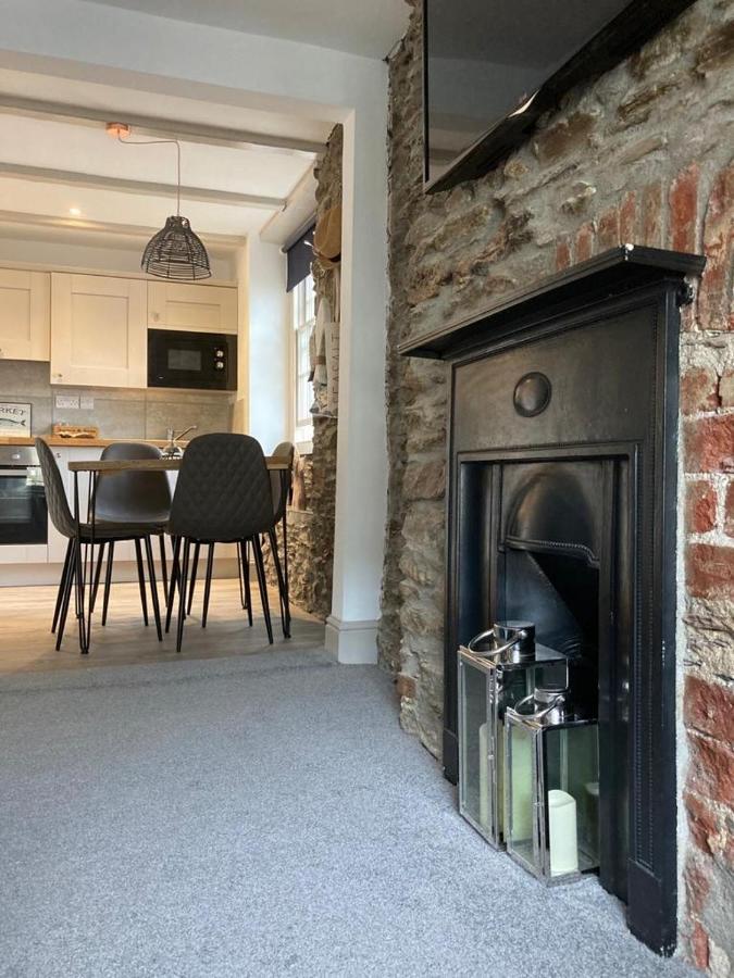 "Prospect House" - Two Private Apartments In This 17Th Century Cottage - Apartment 2 Has A Kids Cabin Bunk Room - Book Both Apartments For One Large House With Connecting Door In Lobby - Public Parking Outside Looe Buitenkant foto