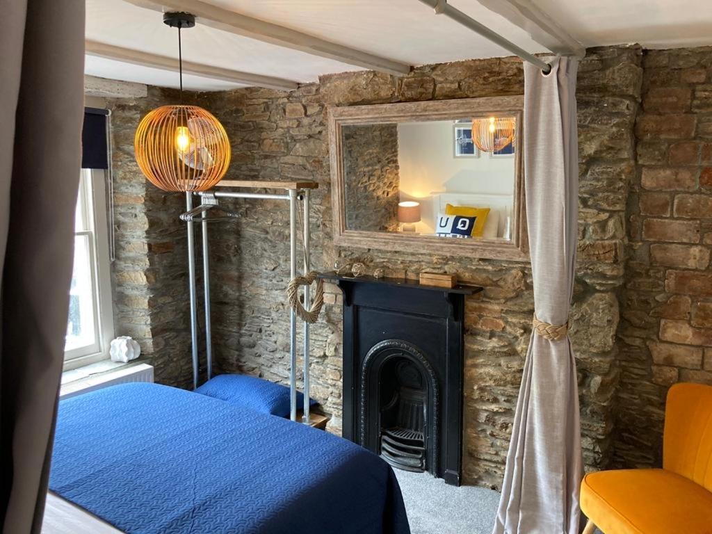 "Prospect House" - Two Private Apartments In This 17Th Century Cottage - Apartment 2 Has A Kids Cabin Bunk Room - Book Both Apartments For One Large House With Connecting Door In Lobby - Public Parking Outside Looe Buitenkant foto