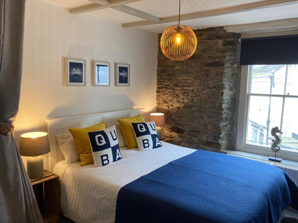 "Prospect House" - Two Private Apartments In This 17Th Century Cottage - Apartment 2 Has A Kids Cabin Bunk Room - Book Both Apartments For One Large House With Connecting Door In Lobby - Public Parking Outside Looe Buitenkant foto