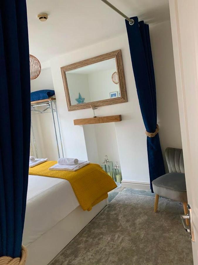 "Prospect House" - Two Private Apartments In This 17Th Century Cottage - Apartment 2 Has A Kids Cabin Bunk Room - Book Both Apartments For One Large House With Connecting Door In Lobby - Public Parking Outside Looe Buitenkant foto